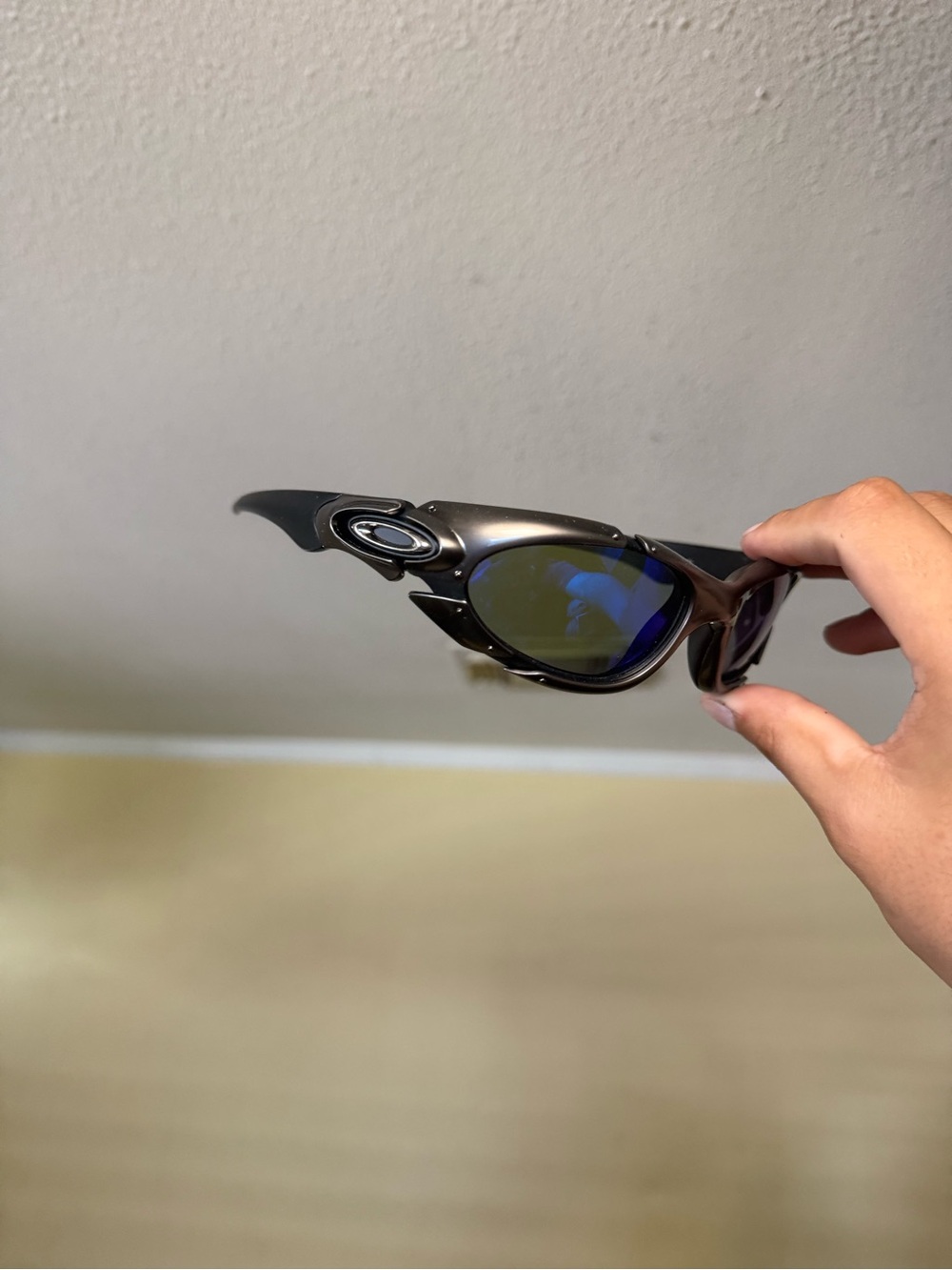 Men’s Black Frame Sunglasses with Blue Mirrored Lenses Oakley